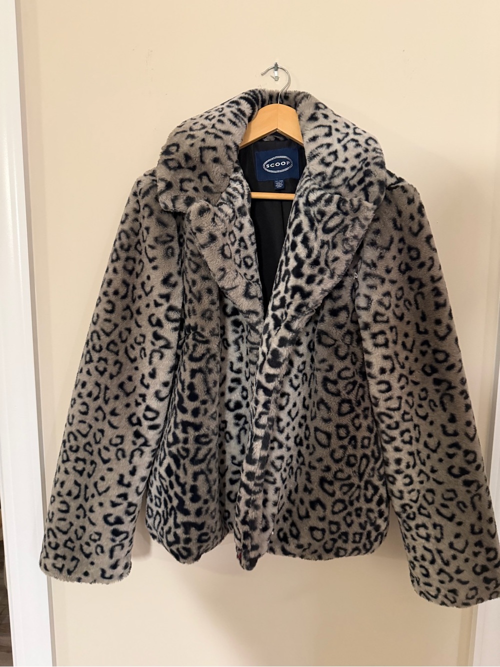 Scoop Faux Fur Leopard Teddy Jacket in Grey